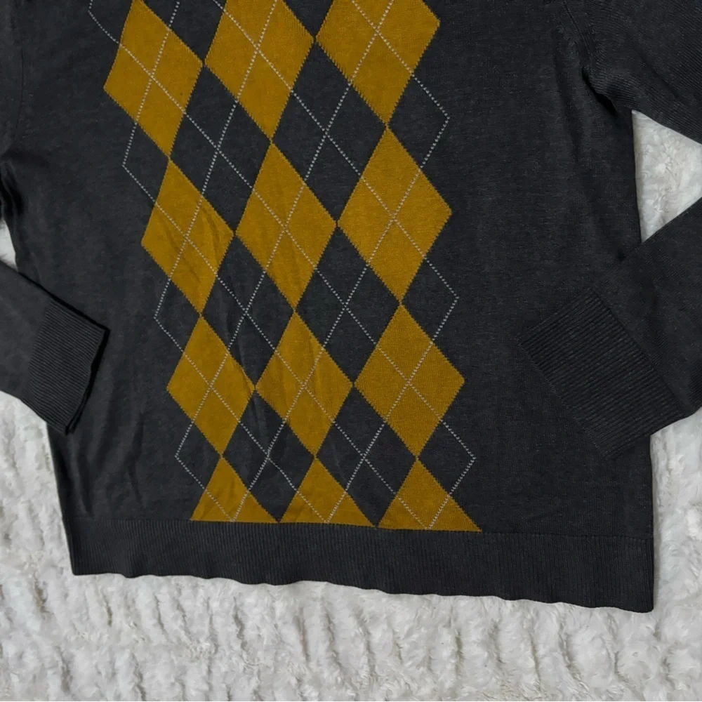 BANANA REPUBLIC Men's Gray and Gold Argyle V-Neck Sweater